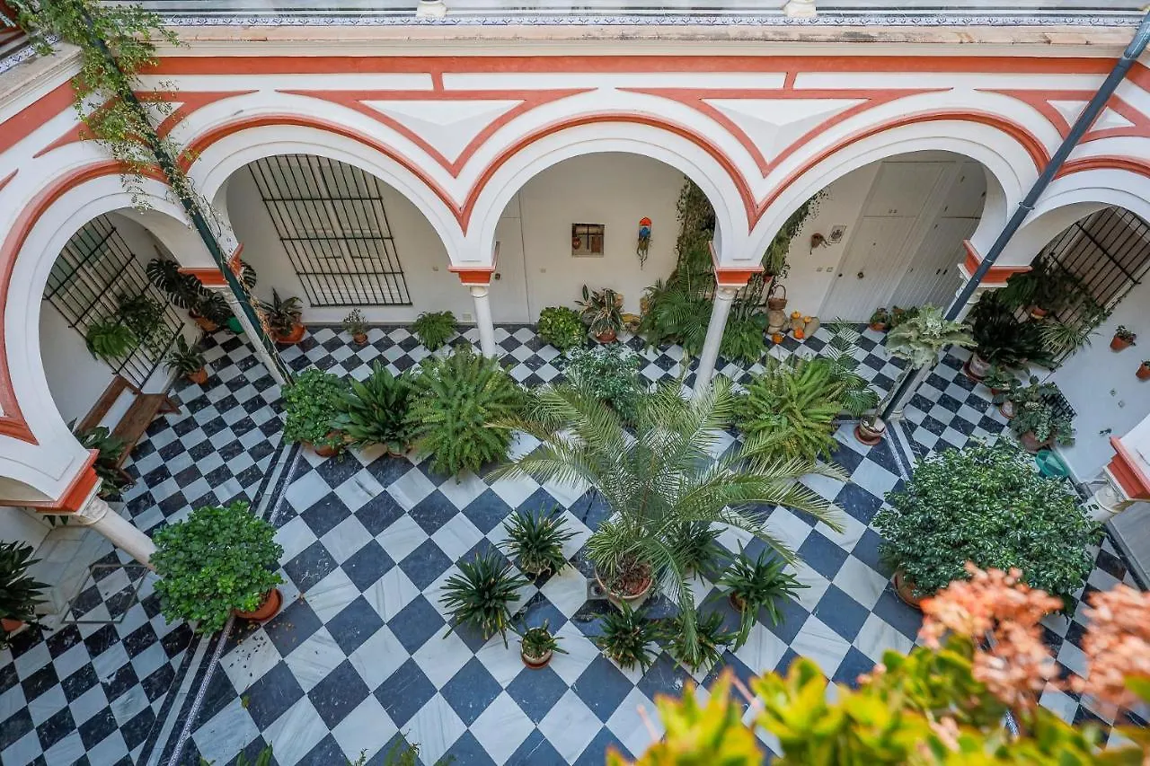 Apt. Casa Palacio Santa Cruz Cathedral Views - Seville Apartment